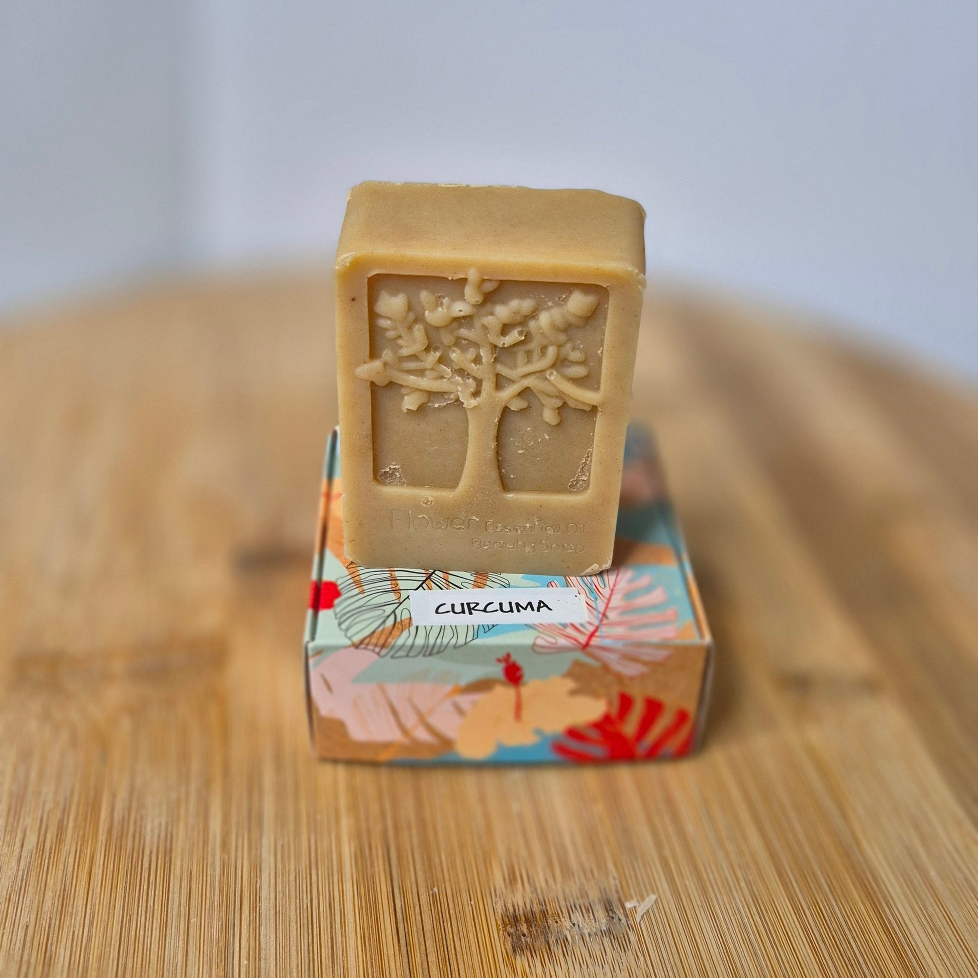 savon curcuma naturel artisanal anti-taches peau lumineuse Marcus Barber Paris
